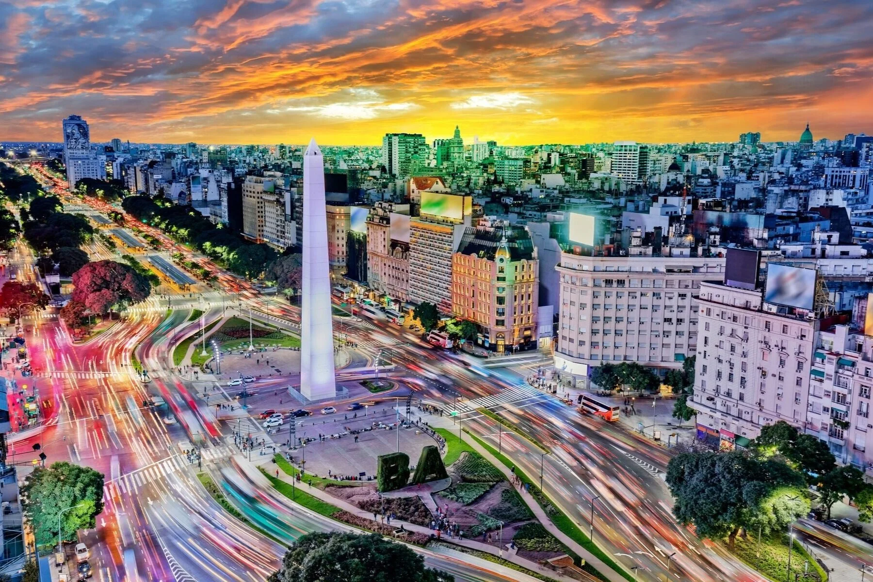 Khung cảnh đường phố nhộn nhịp tại Buenos Aires với kiến trúc cổ kính