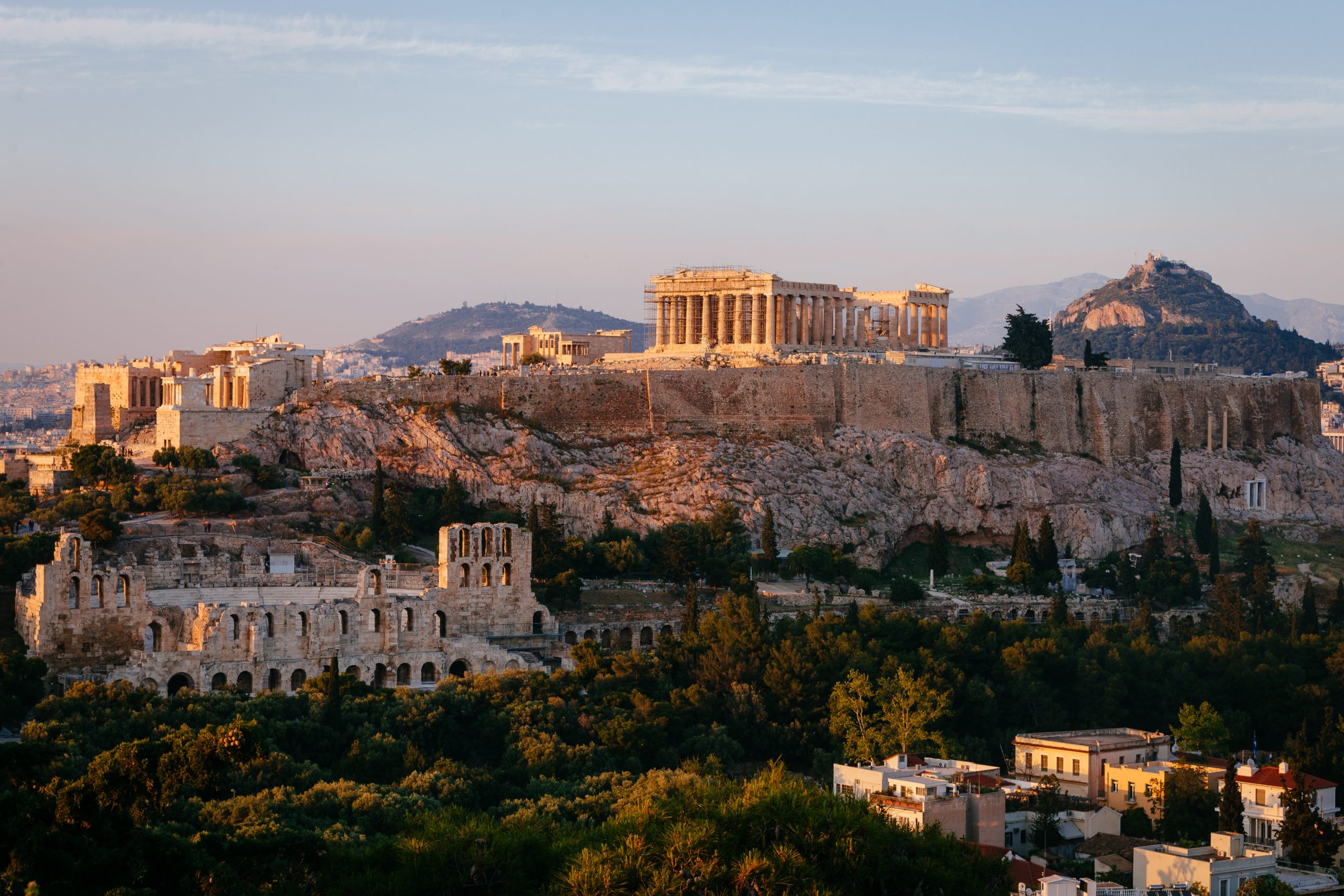 Khung cảnh cổ điển của Acropolis và các di tích xung quanh