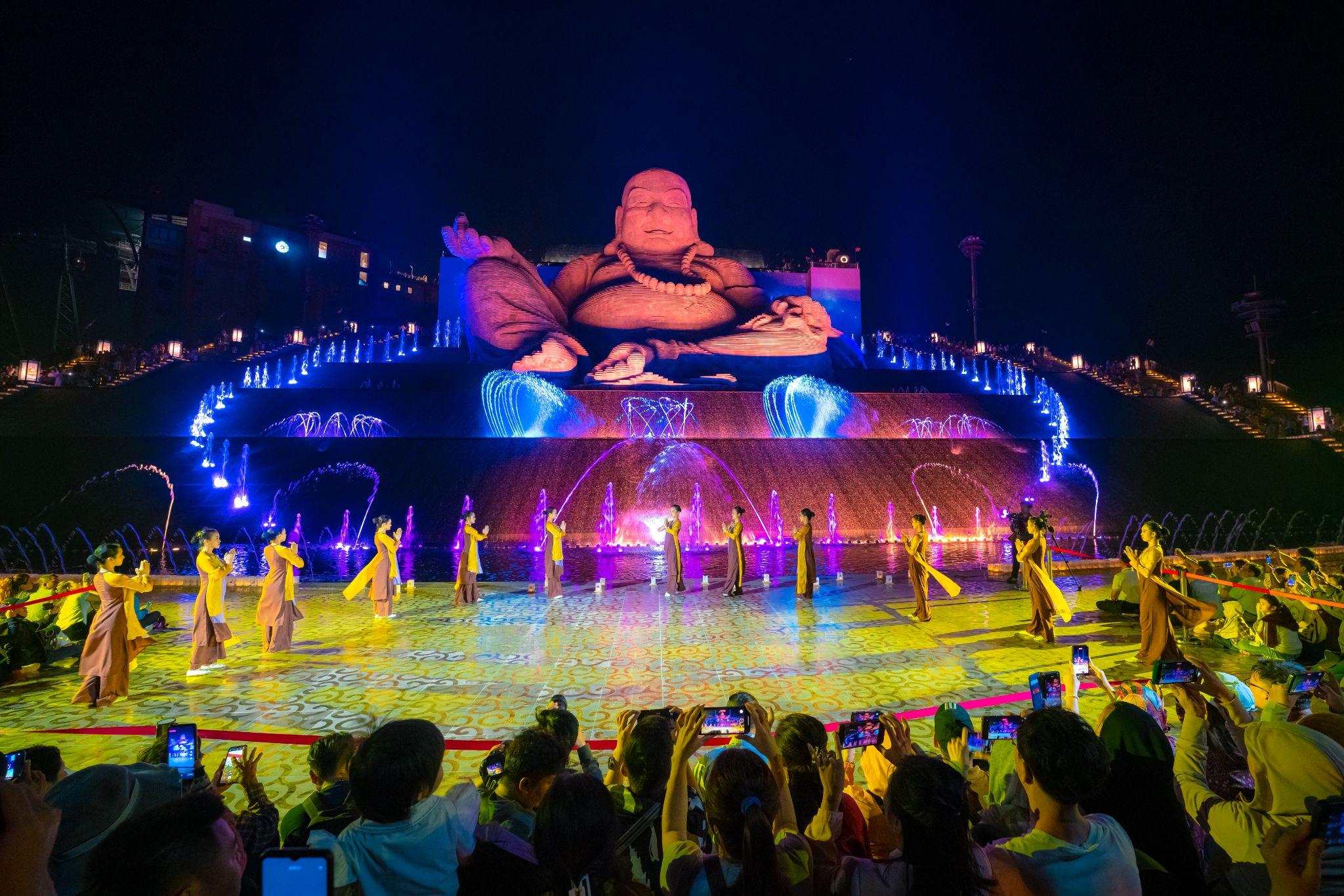 Show nhạc nước độc đáo tại Tây Ninh. Ảnh: Sun World