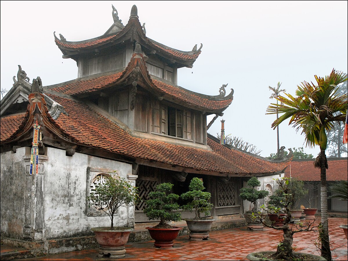 Ngọn Tháp Bảo Nghiêm sừng sững tại Chùa Bút Tháp