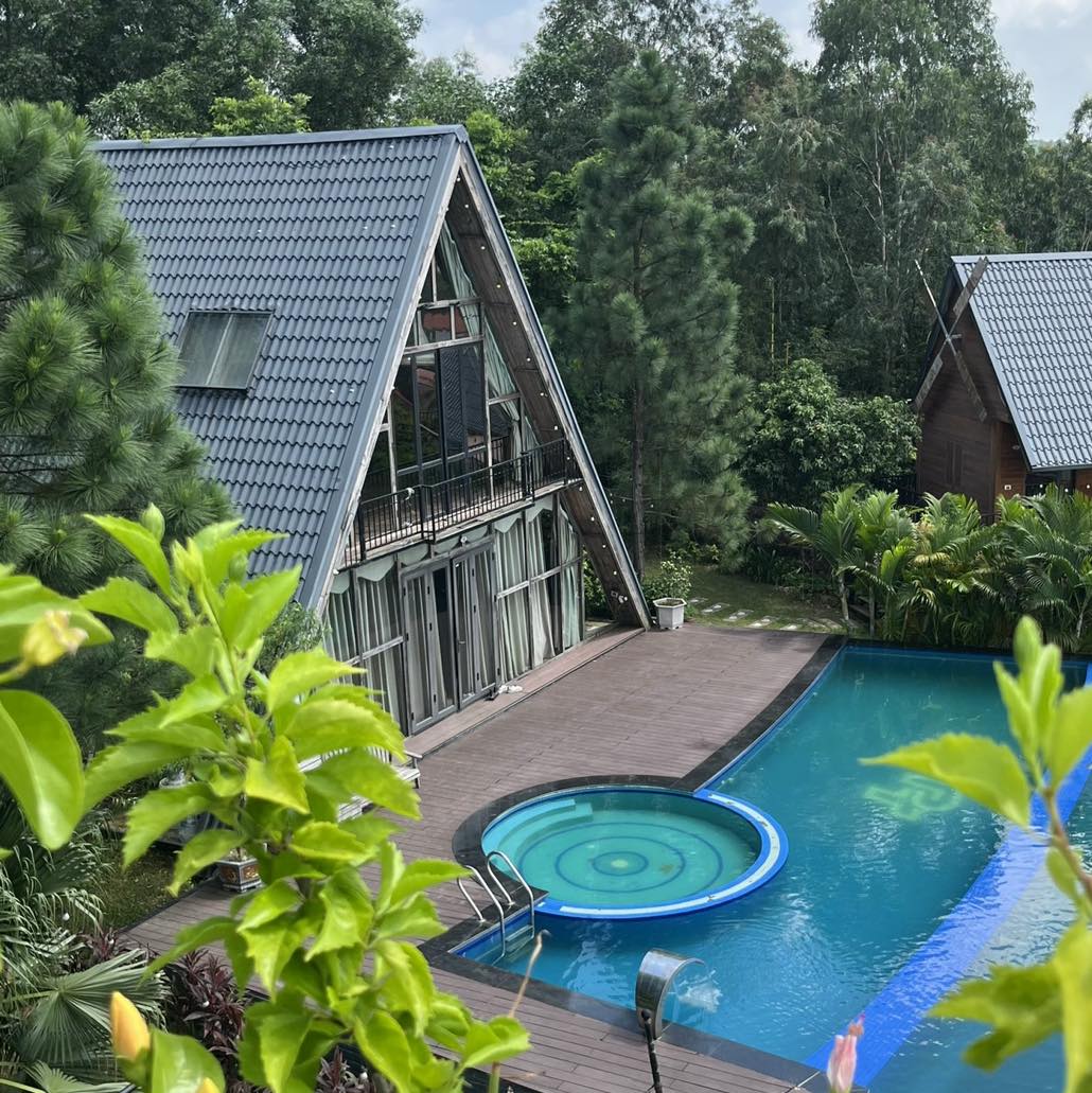 Phong Thái Homestay với nhà kính độc đáo và view đồi