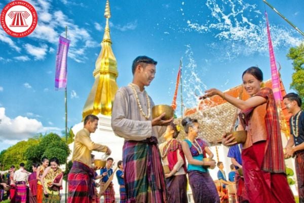 Không khí Songkran náo nhiệt