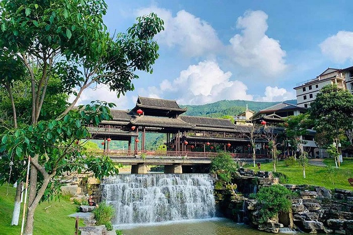 Con đường lát đá cổ kính ở Bình Biên