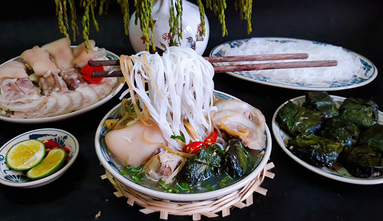 Nguyên liệu chuẩn bị làm bún bung hoa chuối