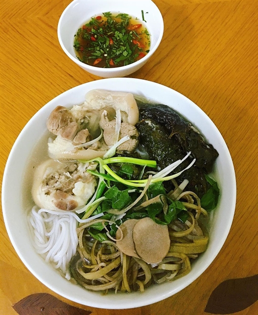 Bát bún bung thành phẩm với đầy đủ topping hấp dẫn