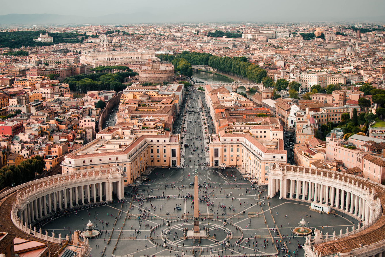 Một con phố cổ kính ở Rome