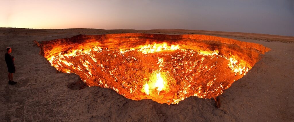 Cánh Cửa Địa Ngục ở Turkmenistan: Ngọn Lửa Huyền Thoại Giữa Sa Mạc Đang Phai Nhạt