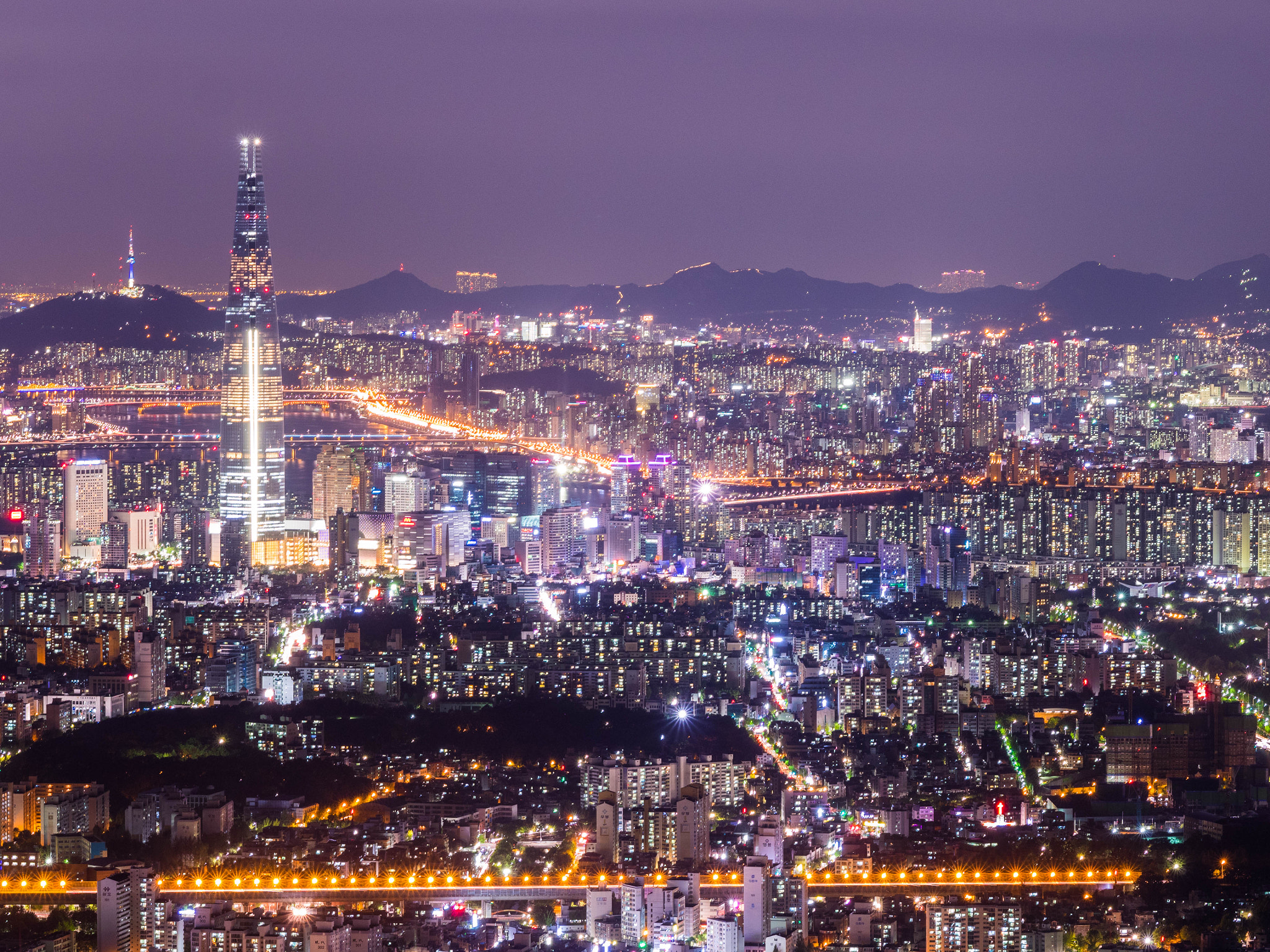 Đường phố Seoul nhộn nhịp