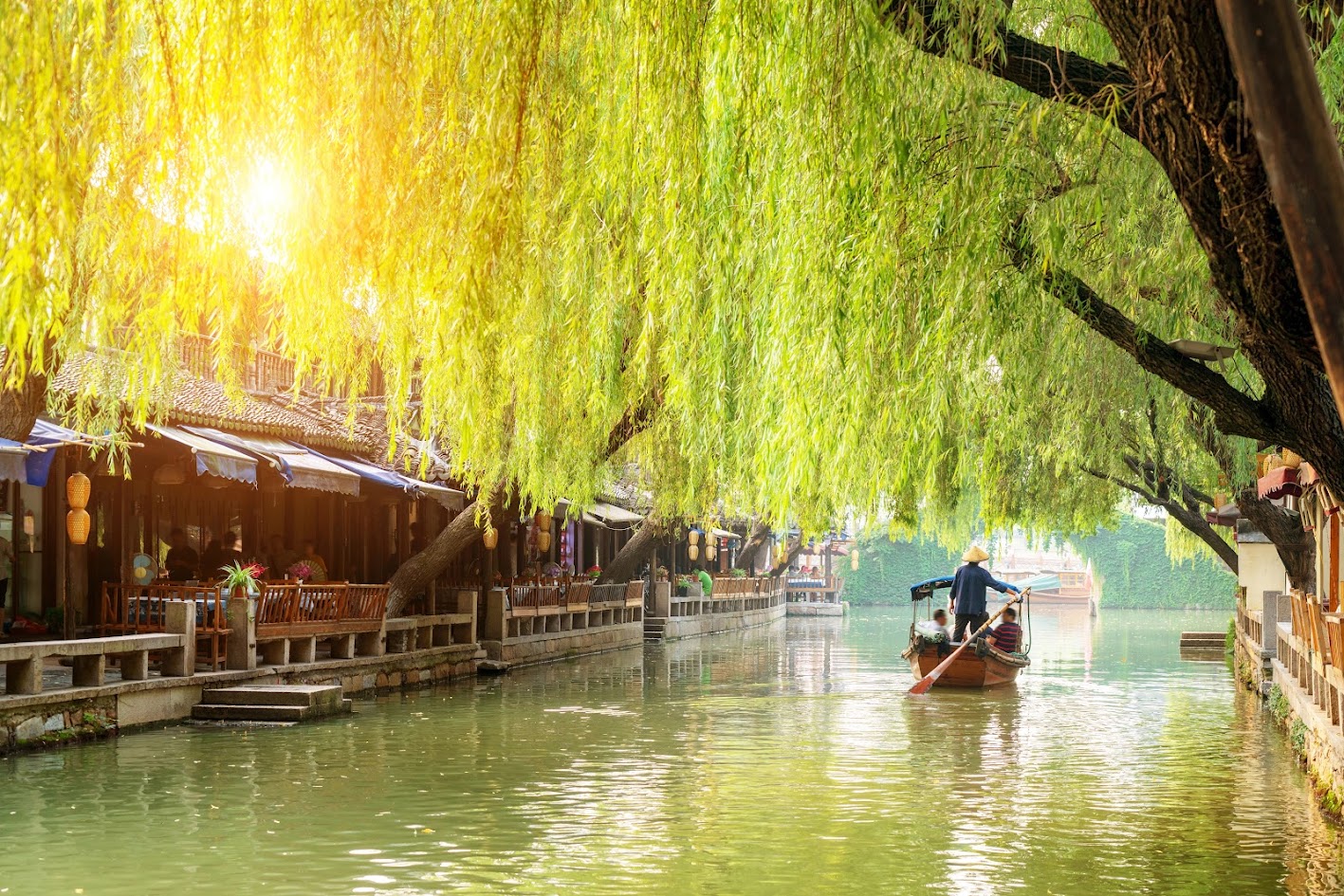 Những con hẻm cổ kính với đèn lồng ở Châu Trang