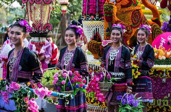 Diễu hành xe hoa trong Lễ hội Hoa Chiang Mai