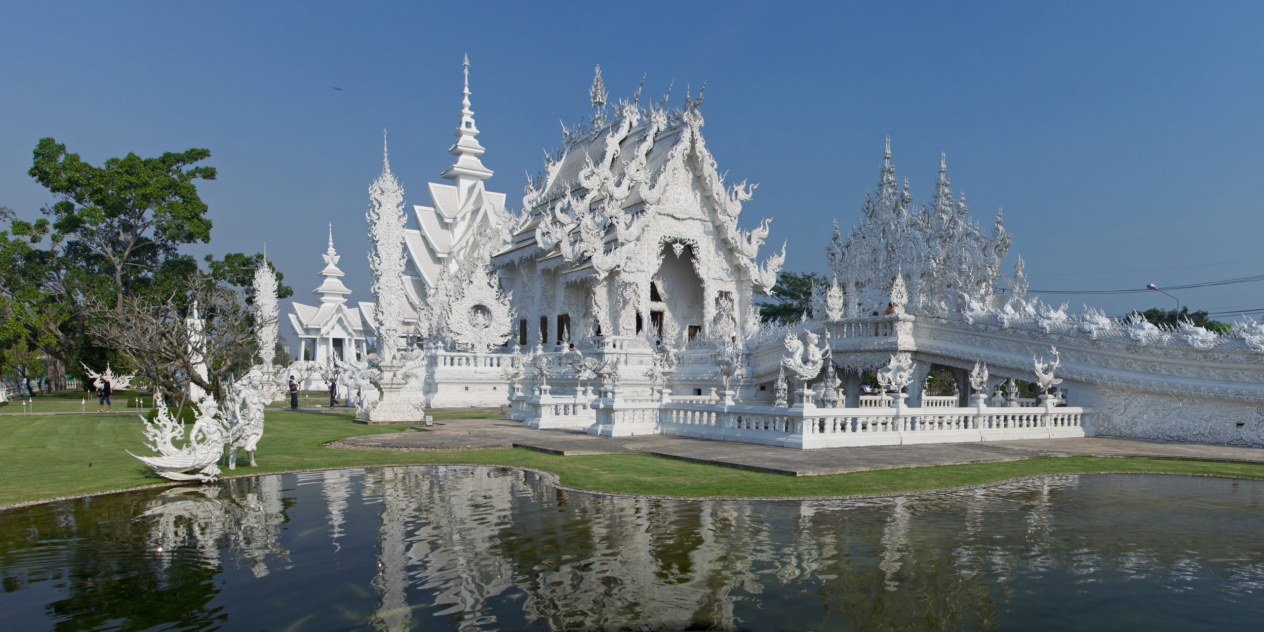 Chùa Trắng Wat Rong Khun với kiến trúc độc đáo, huyền ảo