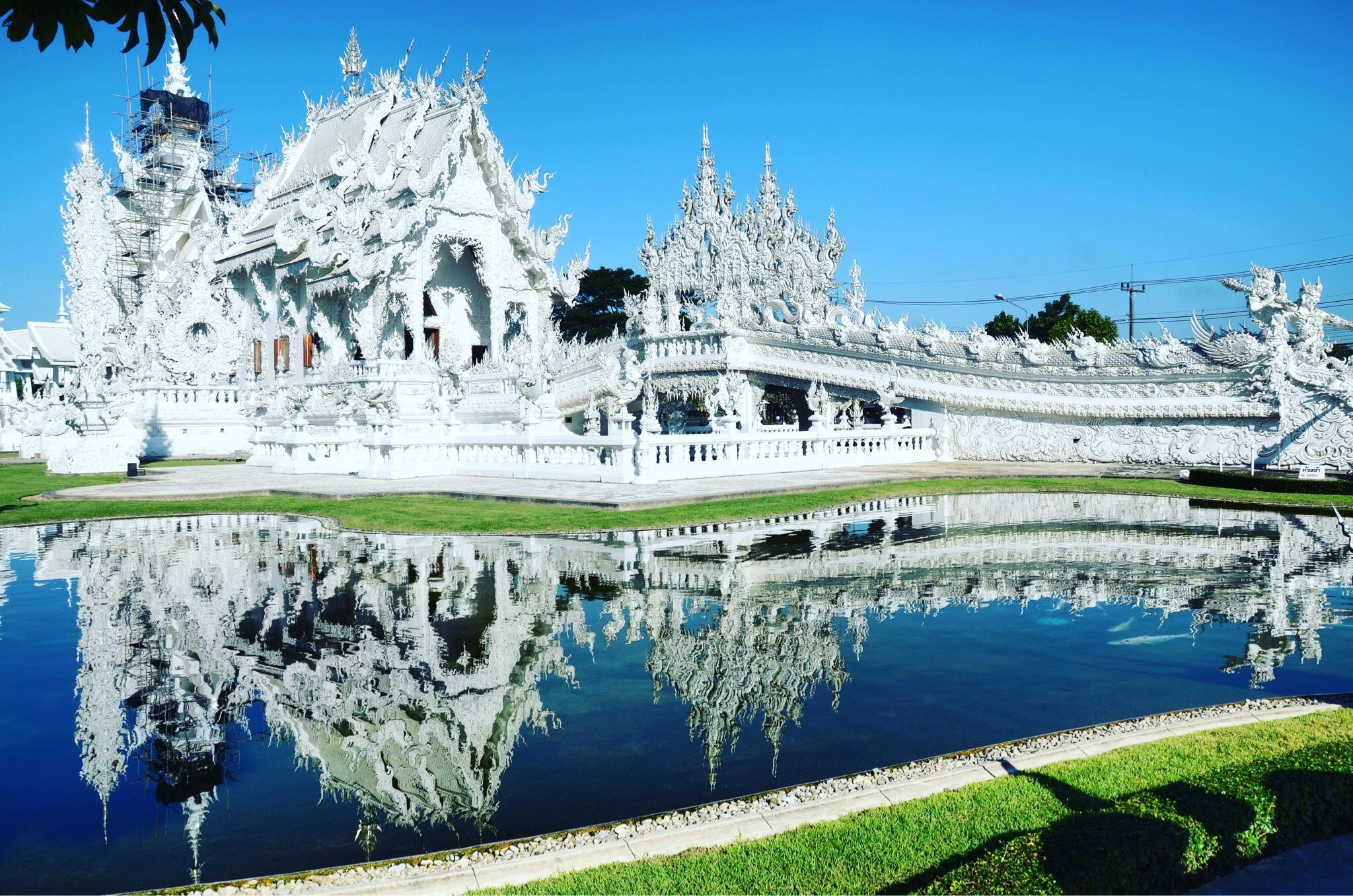 Những bàn tay được điêu khắc tinh xảo tại Chùa Trắng, ẩn chứa nhiều ý nghĩa