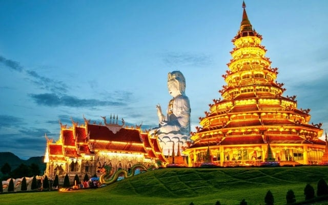 Một góc thanh bình của Chùa Trắng, pha lẫn kiến trúc và thiên nhiên