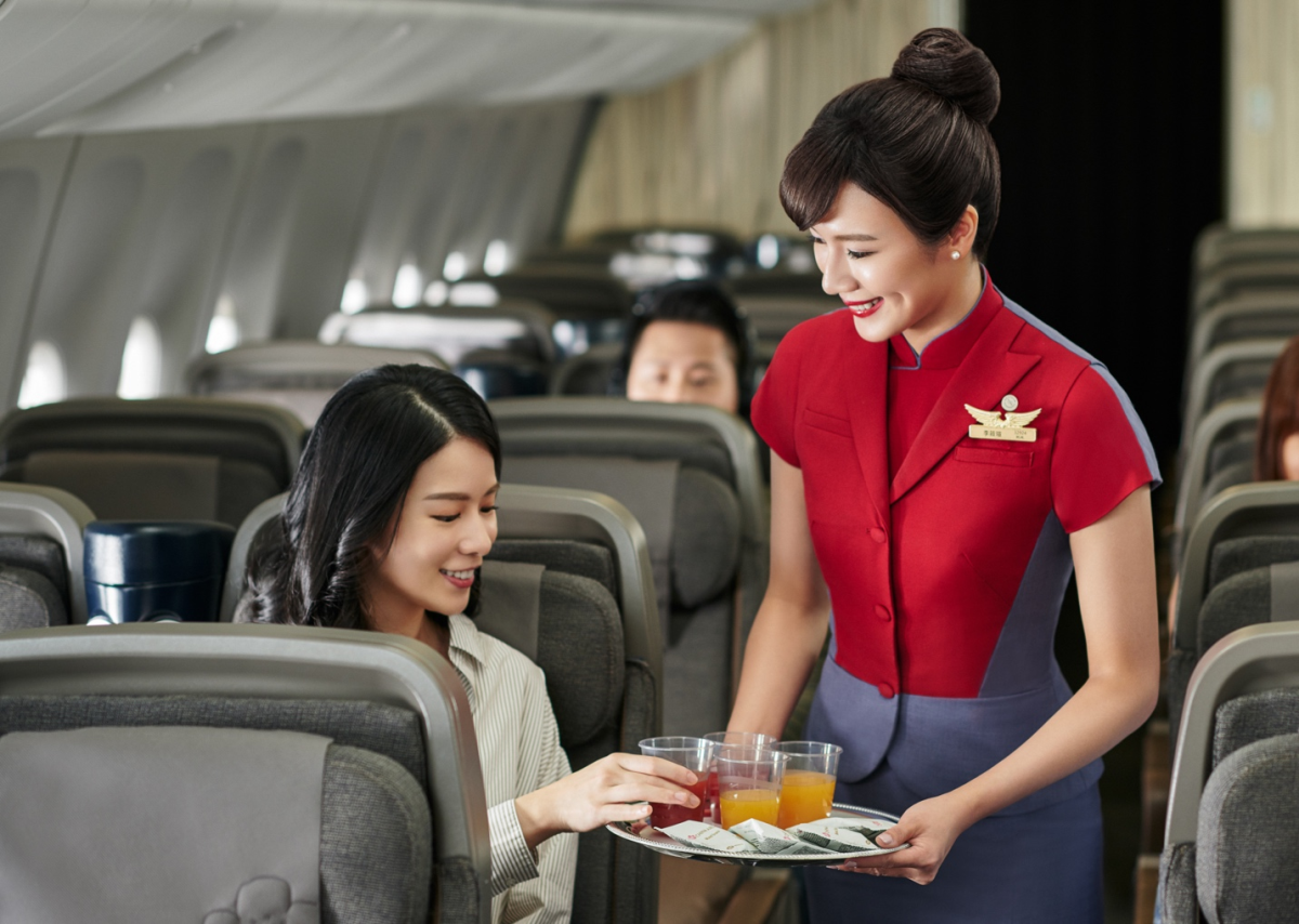 Khách bay được hưởng nhiều dịch vụ và cơ hội tích điểm thưởng. Ảnh: China Airlines