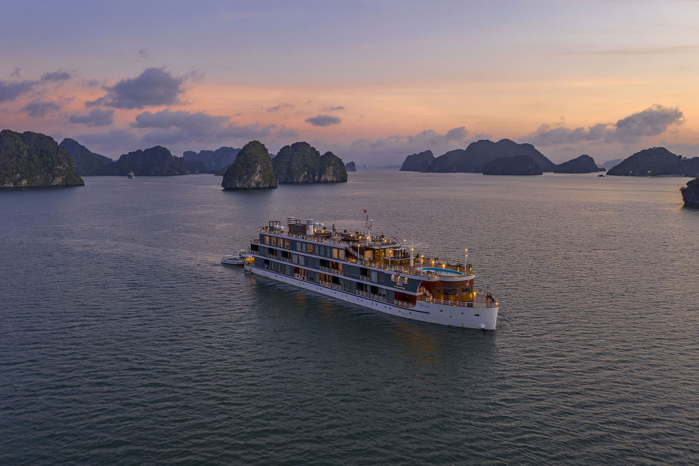 Du thuyền trên vịnh Lan Hạ (Hải Phòng). Ảnh: Heritage Cruises