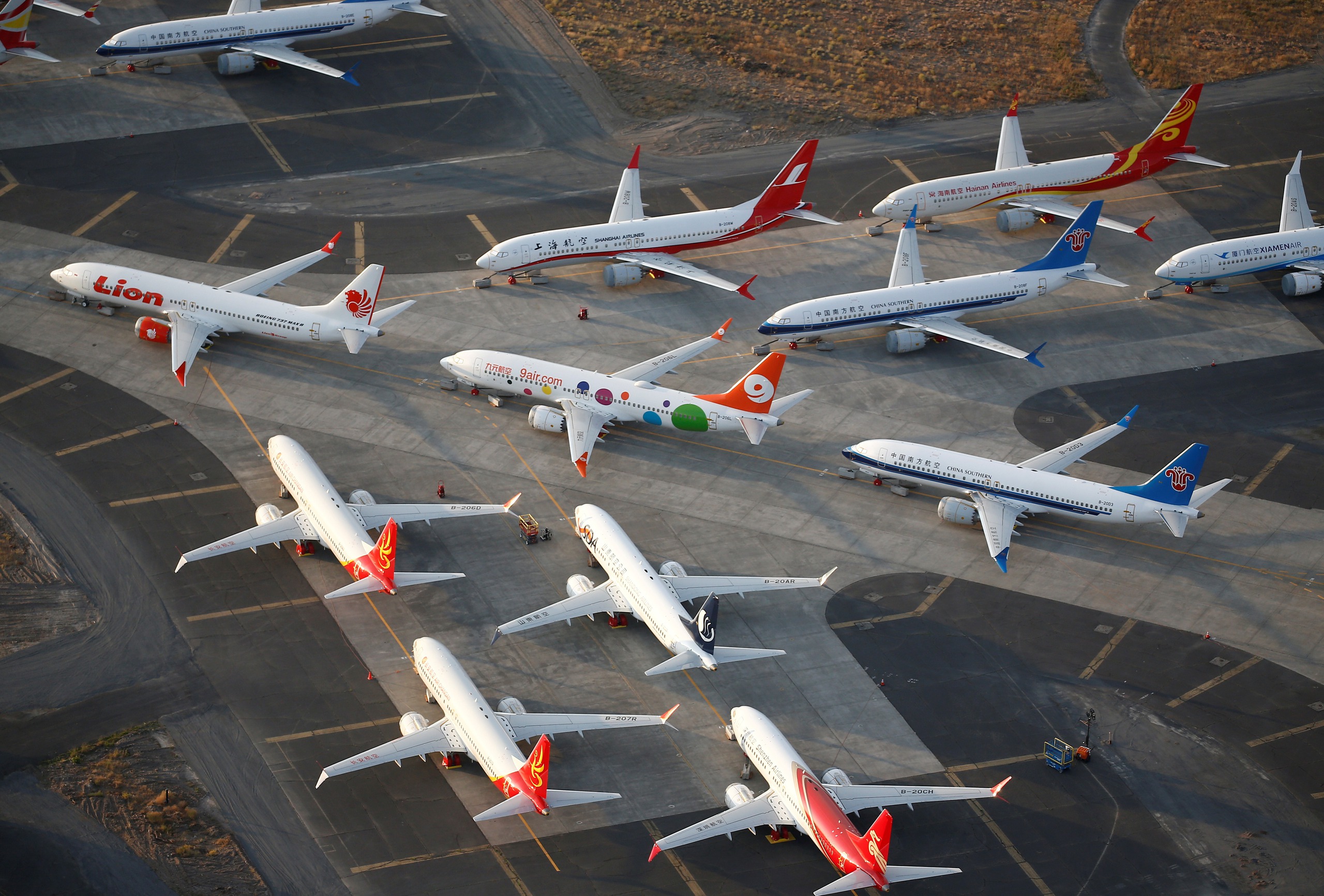 Một chiếc máy bay Boeing hiện đại, biểu tượng của những chuyến đi xa.