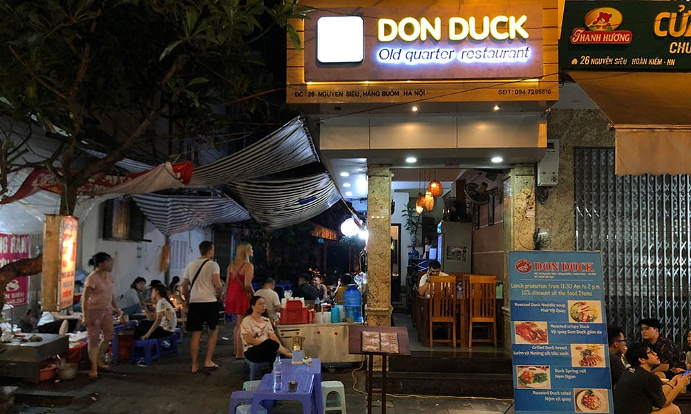 Không gian bên trong nhà hàng Don Duck Old Quarter