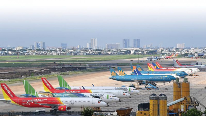 Kính chắn gió buồng lái bị hư hại