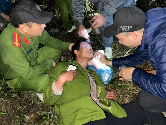 Hình ảnh phi công trong buồng lái