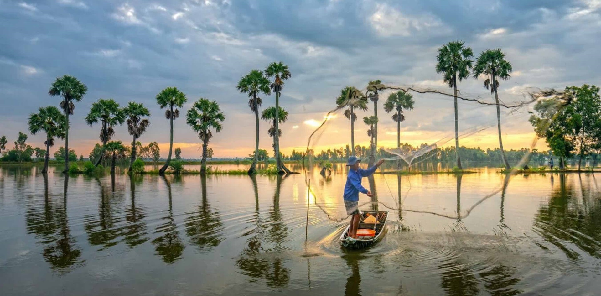 Chuyện lạ chợ biên giới An Giang: Quán nước “ong bu” khách vẫn mê mẩn xếp hàng!