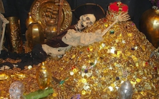 Hình ảnh vàng thỏi và đồng xu được tìm thấy