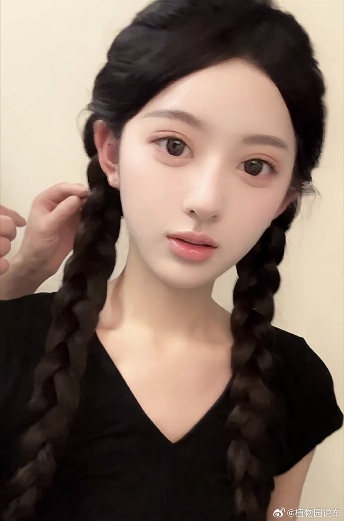 Chuyện về cô gái ‘gây bão’ mạng xã hội vì vẻ đẹp bị nghi là AI: Hồ Hinh Di và câu chuyện ‘tẩy trang 5 lần’