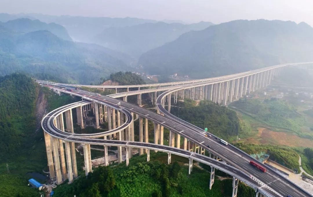 Hệ thống cầu đường cao tốc hiện đại
