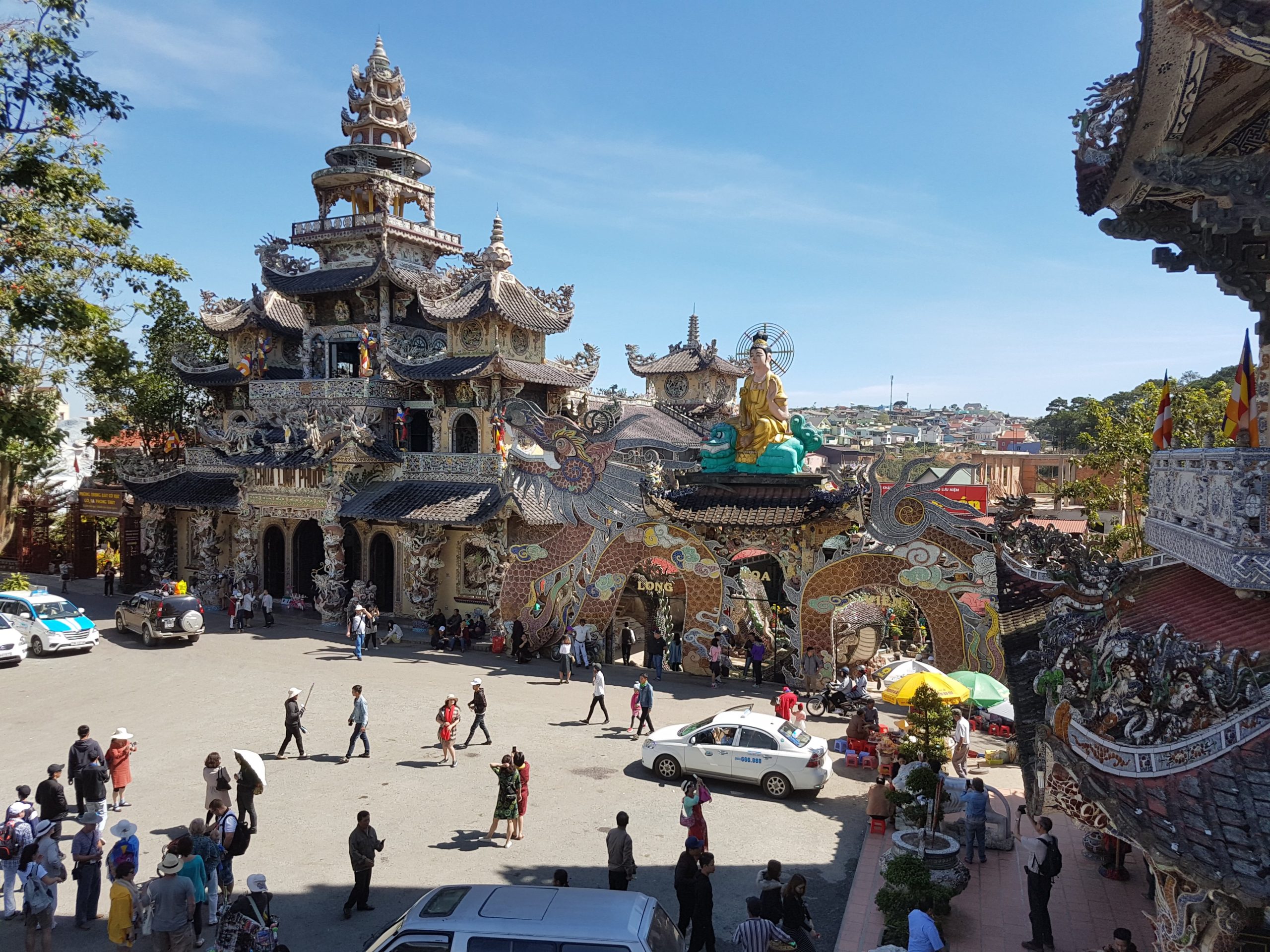 Chùa Linh Phước (Chùa Ve Chai) với kiến trúc độc đáo