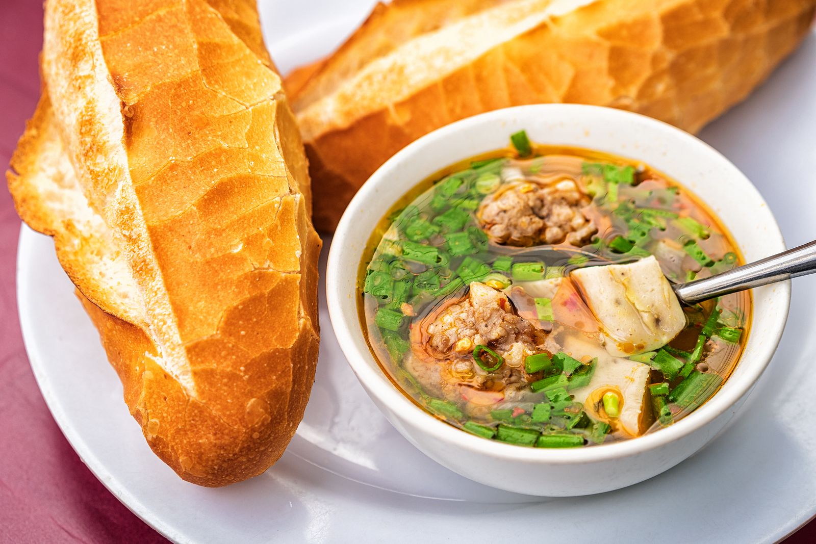 Bánh mì xíu mại nóng hổi