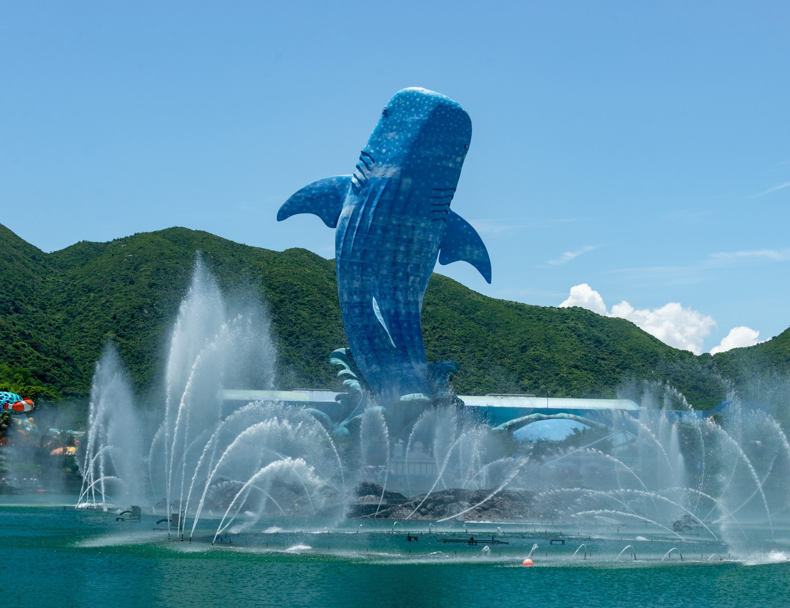Bể kính khổng lồ tại Chimelong Ocean Kingdom
