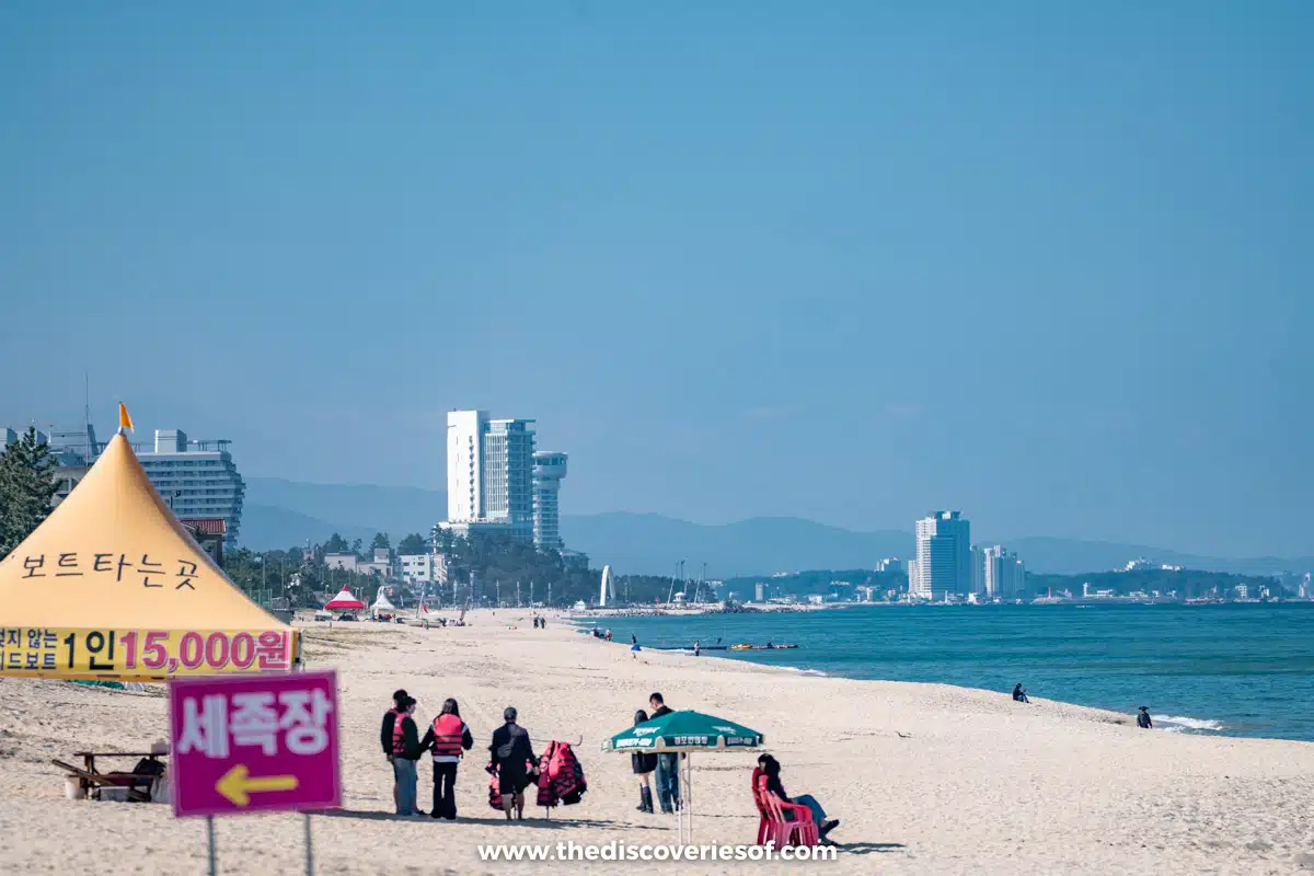 Toàn cảnh bãi biển Anmok