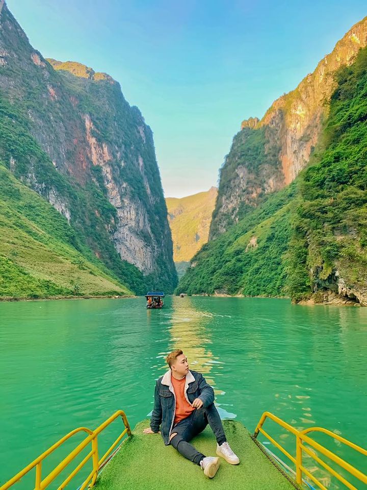 Ruộng bậc thang Hà Giang mùa lúa chín vàng ươm