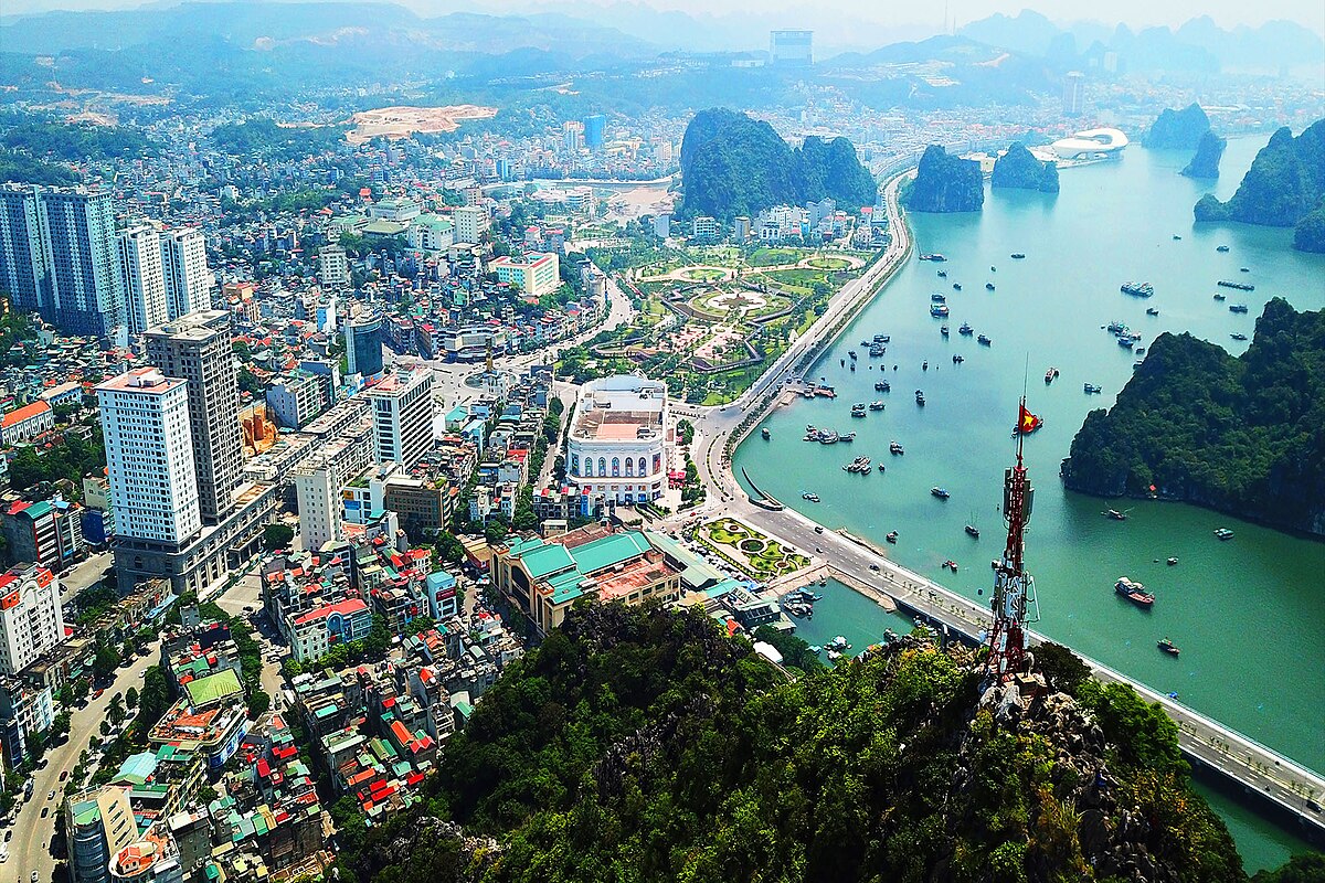 Hạ Long ơi, có điều gì đó ‘chưa rõ ràng’ ở quán bar đêm nay?
