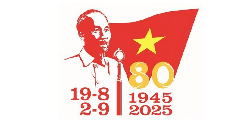 Tòa nhà Hàm cá mập rực rỡ cờ đỏ sao vàng