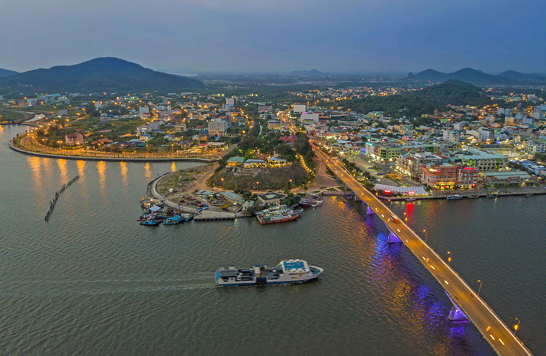 Hà Tiên – Nơi Biên Giới Kể Chuyện Tình Của Đất Và Biển 🌸