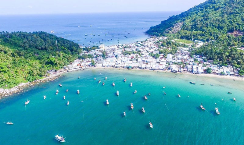 Núi Đá Dựng hùng vĩ