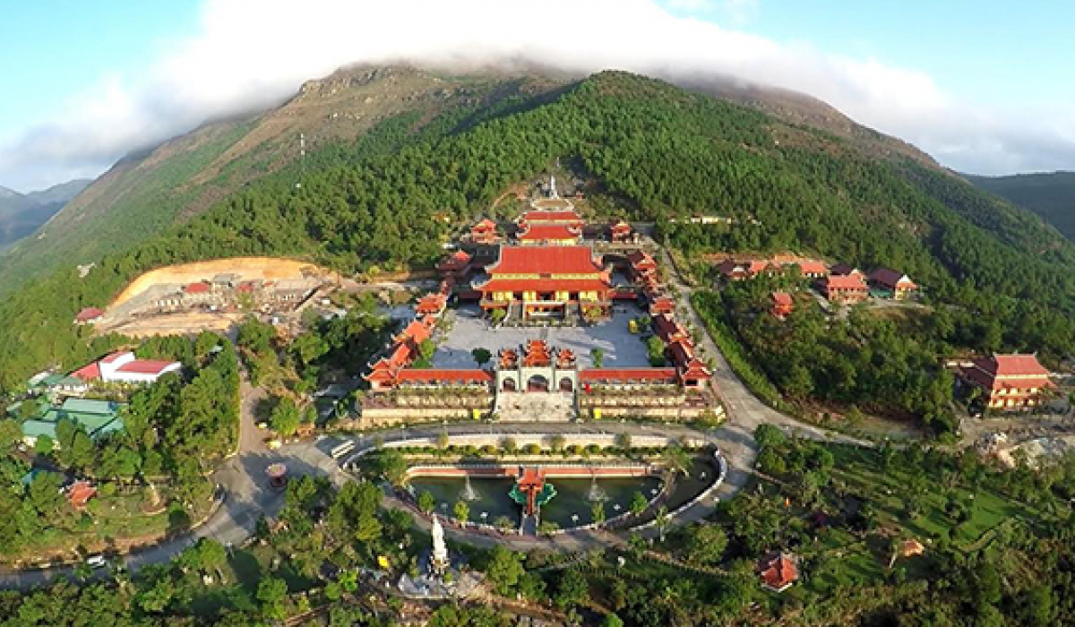 Khung cảnh cánh đồng cà rốt vào buổi chiều tà