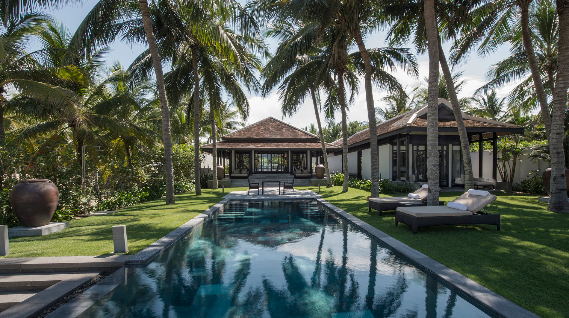 Khách sạn Four Seasons Resort The Nam Hai. Ảnh: Forbes travel guide