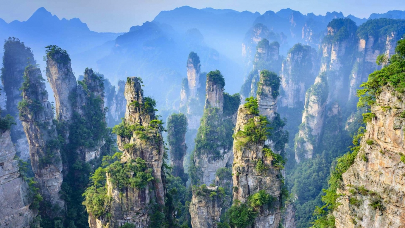 Những cột đá vôi hùng vĩ tại Trương Gia Giới