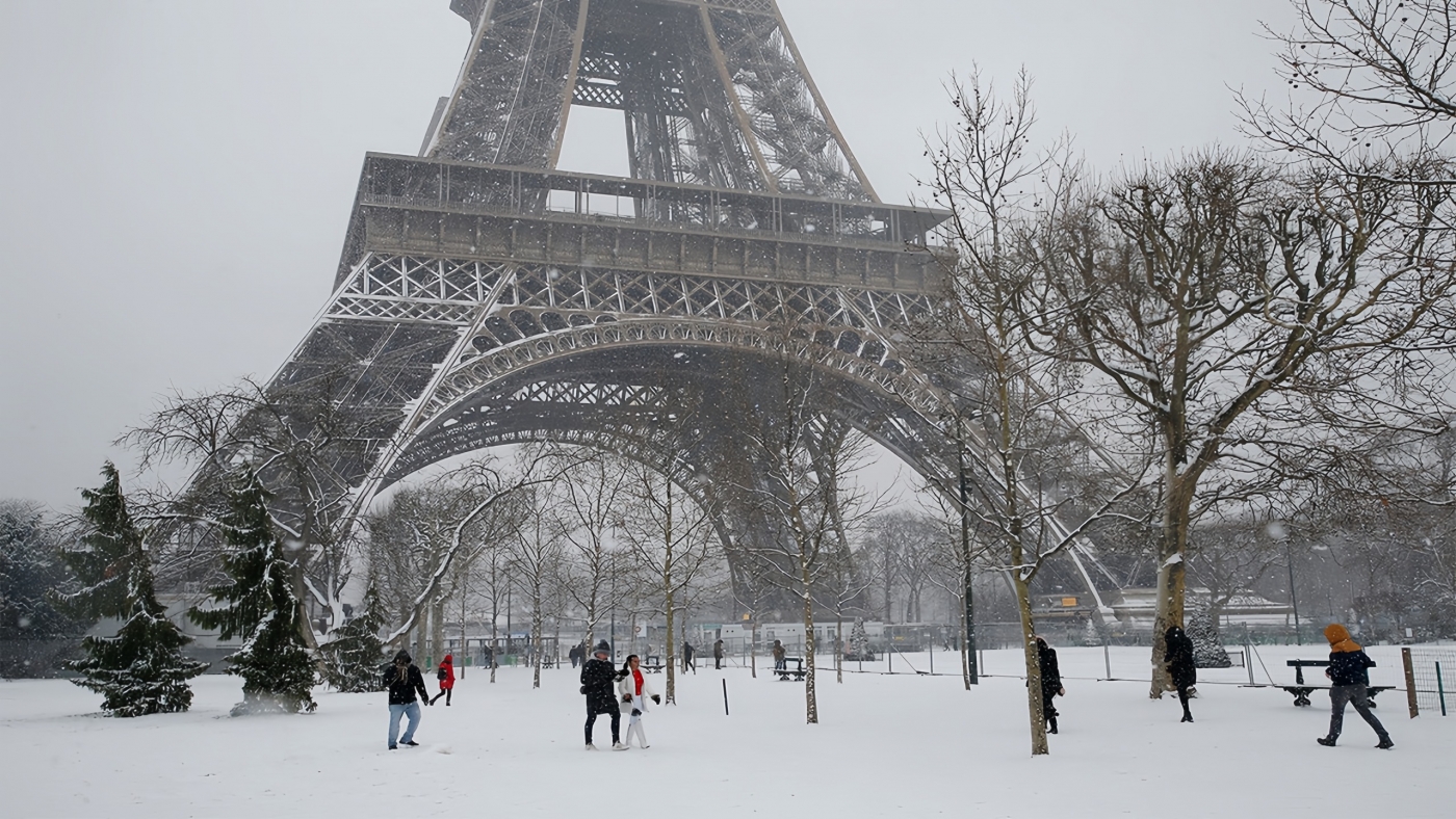 Quang cảnh Paris lãng đãng mùa đông
