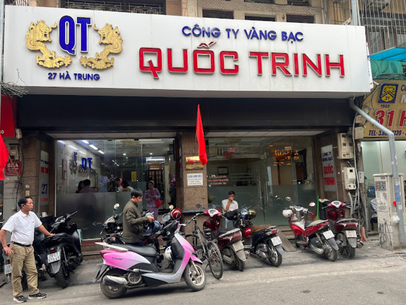 Đổi tiền tại quầy giao dịch ngân hàng
