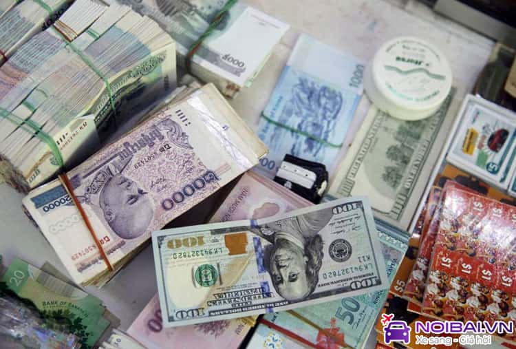 Quầy đổi tiền tại sân bay