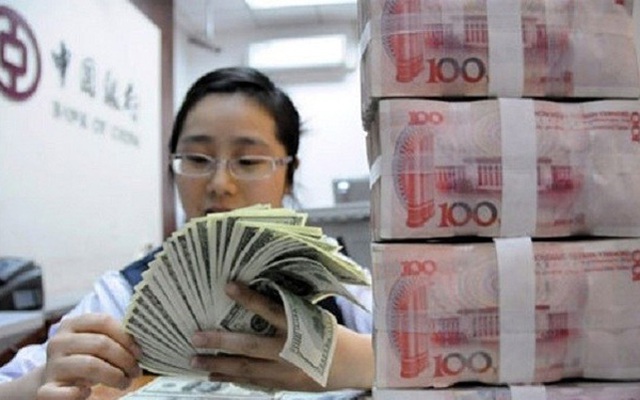 Kiểm tra tiền thật giả bằng cách nhìn và sờ