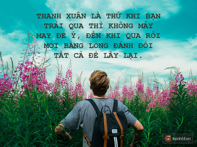 Hình ảnh người đi bộ trên cầu vào lúc chiều tà