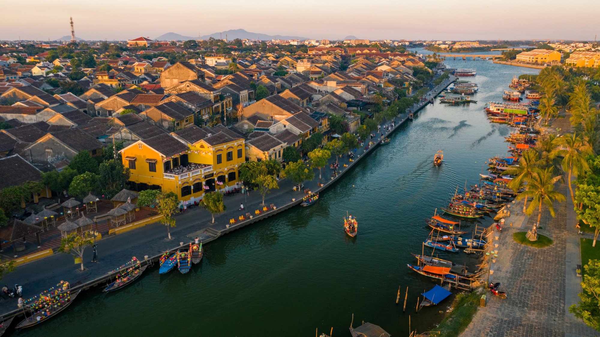 Hội An lung linh về đêm