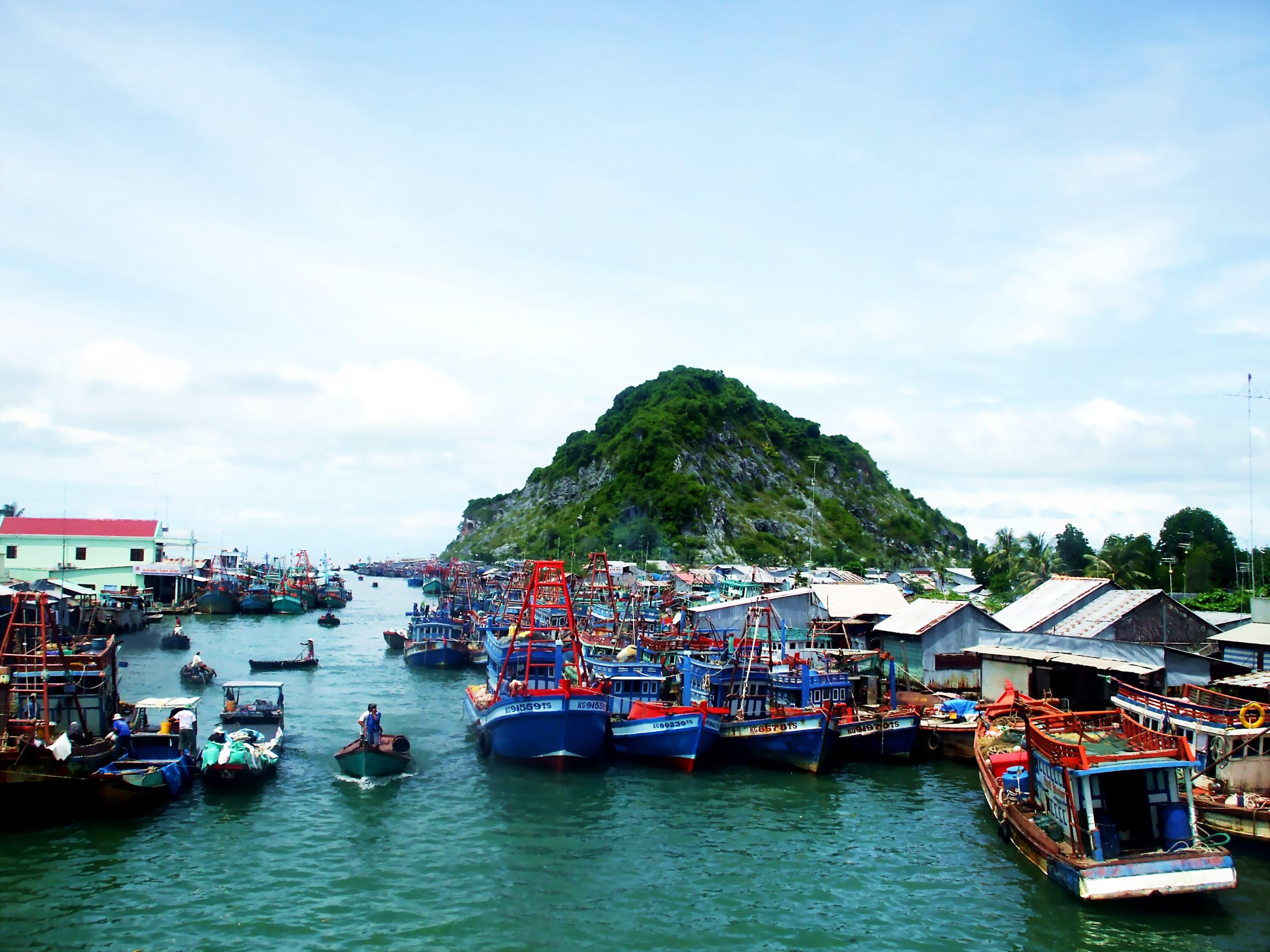 Bãi biển hoang sơ ở Hòn Sơn