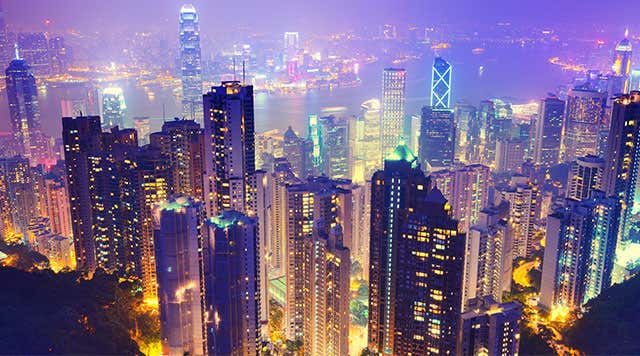 Khung cảnh Hồng Kông nhìn từ đỉnh núi Thái Bình vào ban ngày