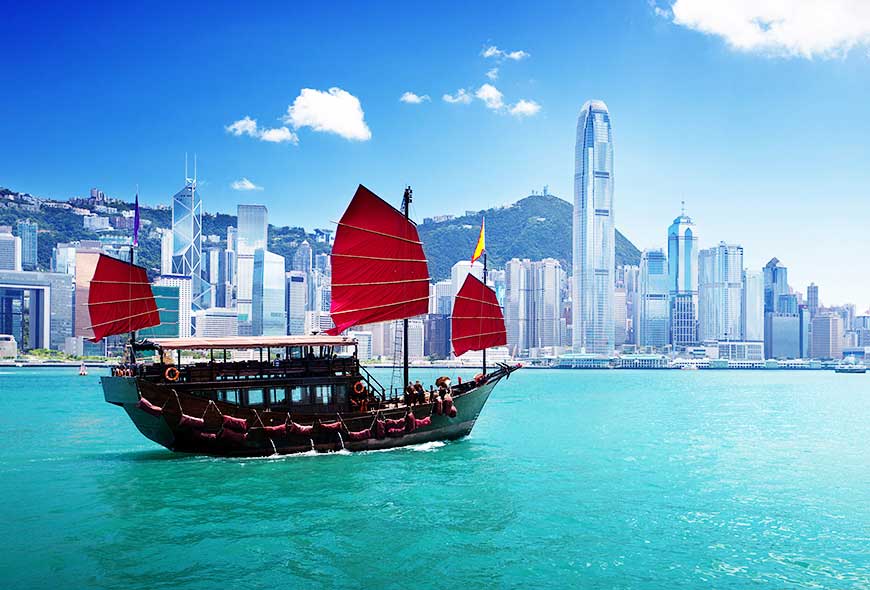 Xe buýt hai tầng cổ kính trên đường phố Hồng Kông