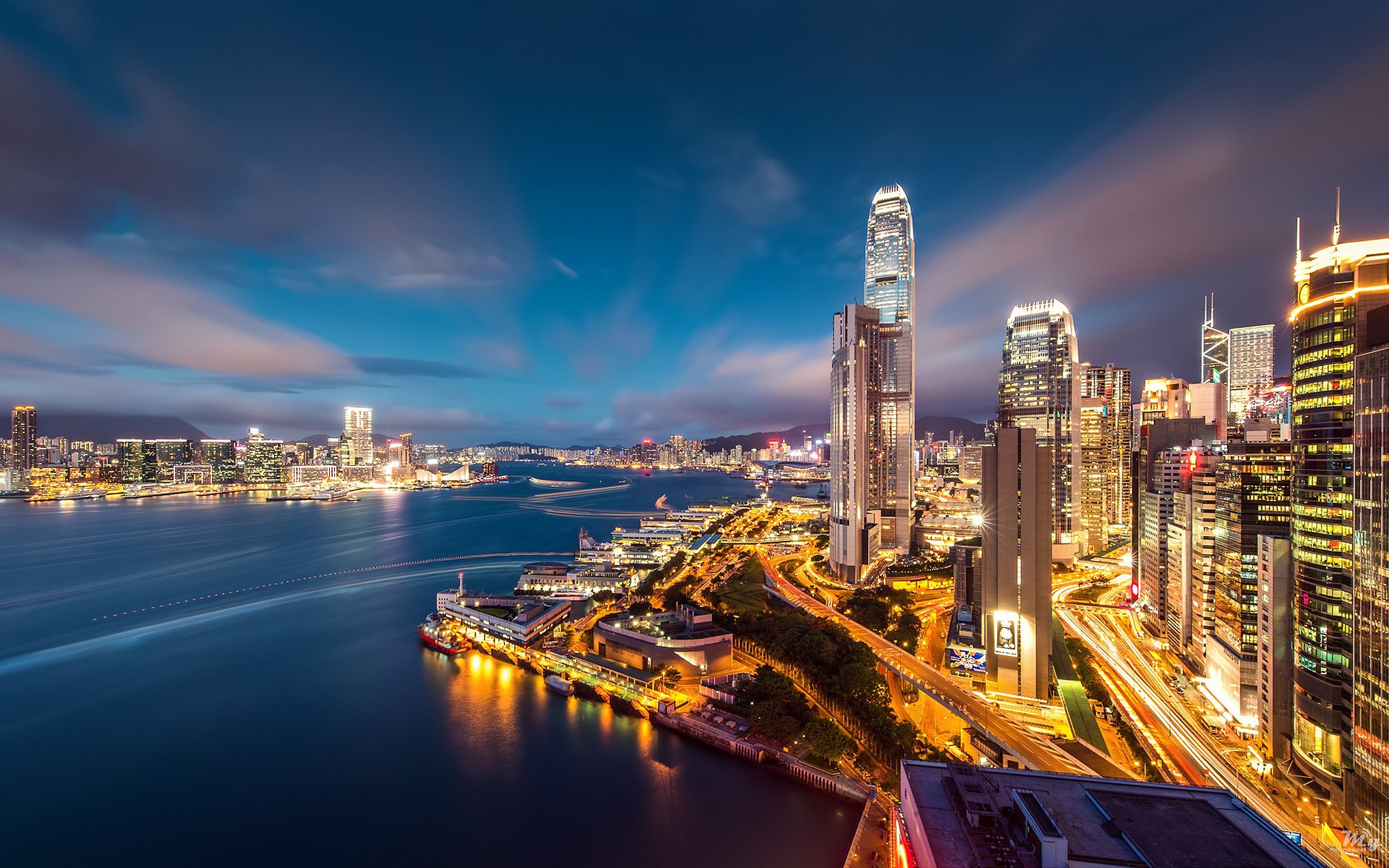 Bãi biển hoang sơ ở Hồng Kông với núi non xanh biếc
