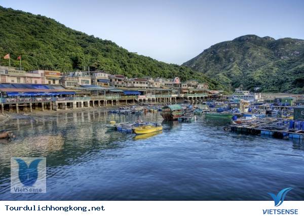 Ngôi làng yên bình bên biển ở Đảo Nam Nha